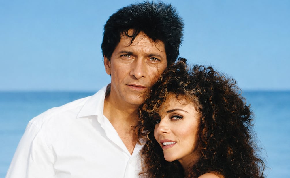 Juan Ferrara y Verónica Castro, protagonistas de la telenovela "Valentina", en 1993.