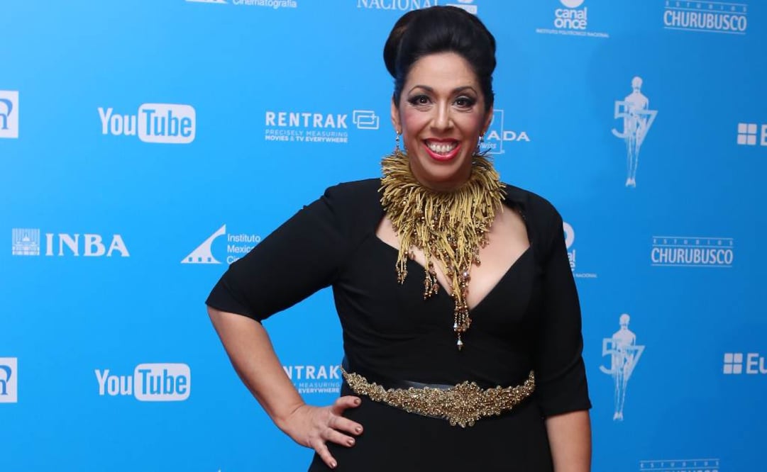 La historia del espectáculo transcurre en una azotea en la que la cantante lava tazas, cazuelas, sartenes y cubiertos, simultáneamente va contando sus fallidas historias de amor. FOTO: Archivo.