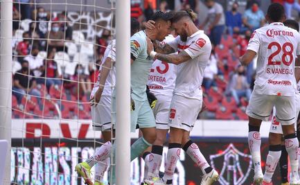 Luis García salva al Toluca; empatan ante el Atlas