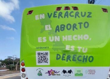 ONG divulgan en autobuses campaña sobre aborto seguro; exigen que instituciones de salud difundan información