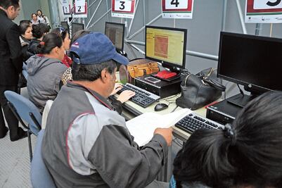 Telefónica pide a gobierno aliarse por internet satelital