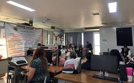 Médicos y enfermeras toman área de Gobierno del hospital del ISSSTE en Tehuantepec, Oaxaca; acusan que autoridades no entregaron plazas