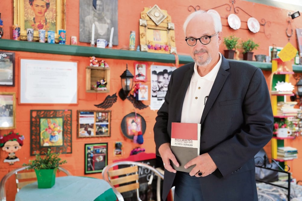 El historiador social Morris Berman asegura que la tarea de México es reconstruir las instituciones con otros valores (IRVIN OLIVARES. EL UNIVERSAL)