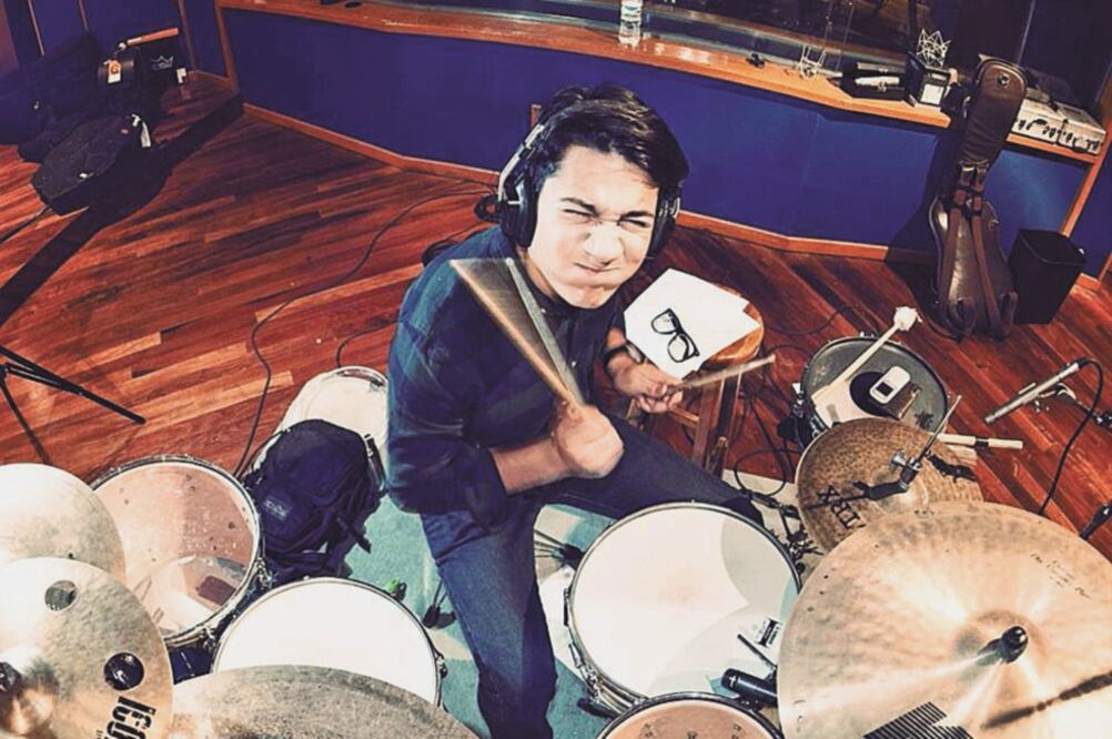 El sinaloense estudió Música en Los Ángeles y poco a poco se fue relacionando con varias figuras. Foto: CORTESÍA