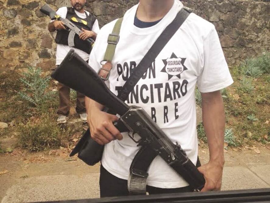 Los grupos de autodefensas fueron creados por la sociedad civil como una respuesta al asedio de bandas criminales como Los Caballeros Templarios (ESPECIAL)