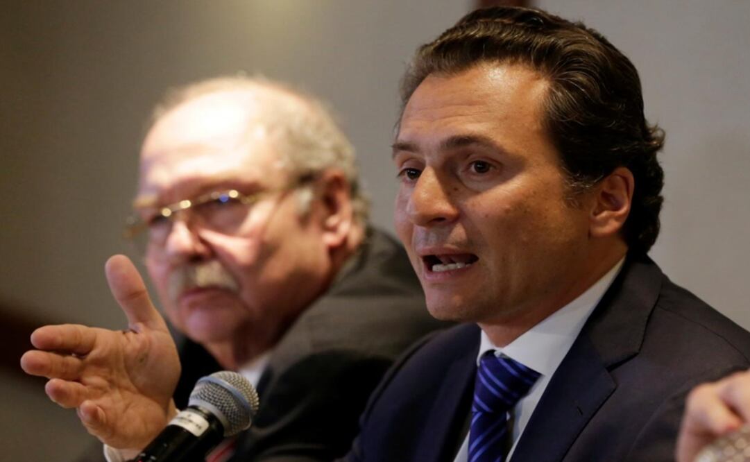 Emilio Lozoya, former chief Executive Officer of Mexican Petroleum (Pemex) speaks next to his lawyer Javier Coello Trejo during a news conference in Mexico City - Photo: Henry Romero