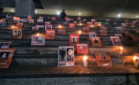 “Que cesen las desapariciones”; Sabuesos Guerreras ilumina Palacio de Gobierno en Culiacán