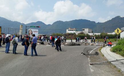 Docentes mantienen bloqueo carretero en San Cristobal de las Casas