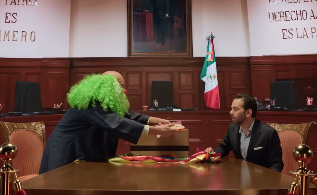 Entre burlas y risas, se los ve a los dos en la Suprema Corte de Justicia de la Nación. Foto: YouTube