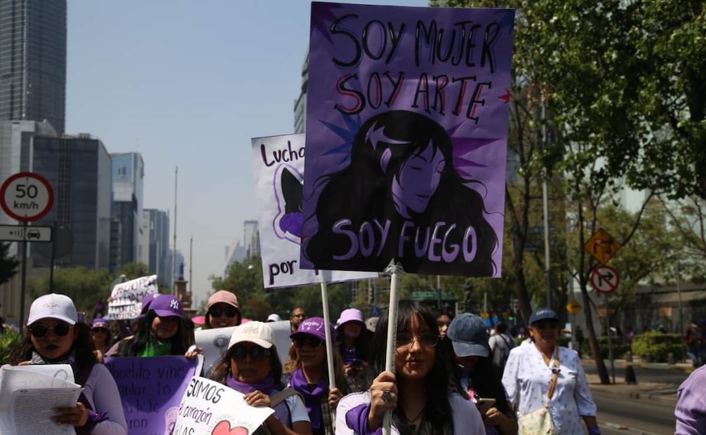 “Soy mujer, soy arte, soy fuego”. Aspectos durante la marcha por el Día Internacional de la Mujer en la Ciudad de México este domingo 8 de Marzo de 2026. Foto: Brenda Martínez/ EL UNIVERSAL