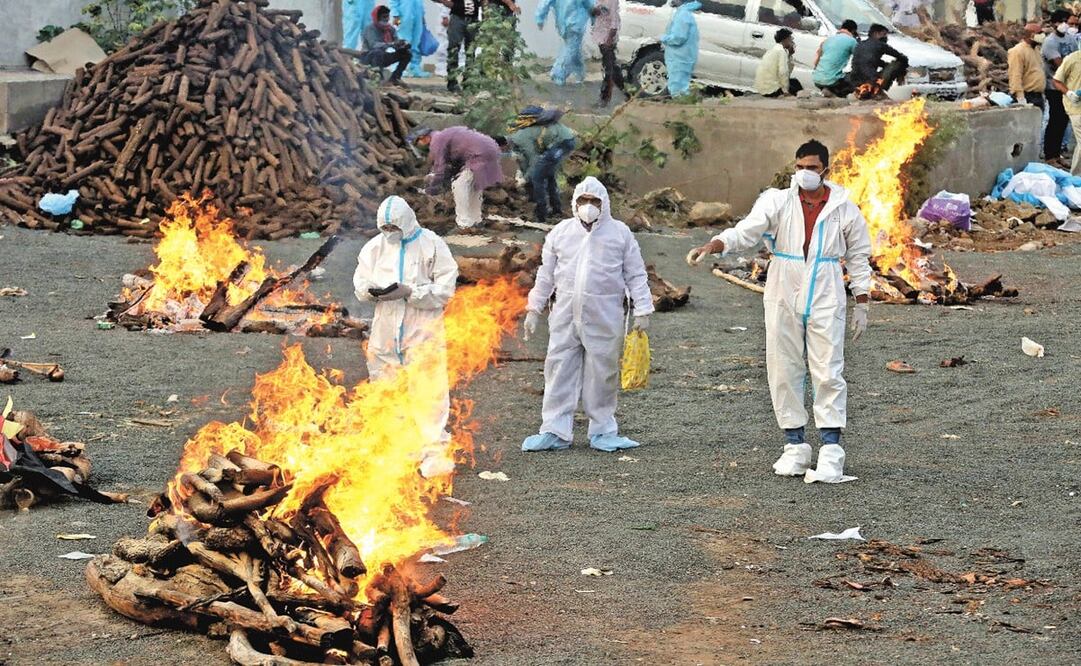 En la India, la espera para tener un lugar en la cremación ha aumentado de 15 a 20 minutos a entre cinco y seis horas - Foto: SANJEEV GUPTA/EFE