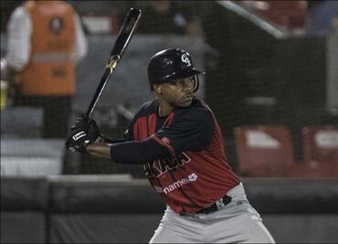 Alonzo Harris acaricia marca de cuadrangulares y bases robadas en la LMB
