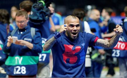 Dani Alves renueva con el Barça por dos temporadas