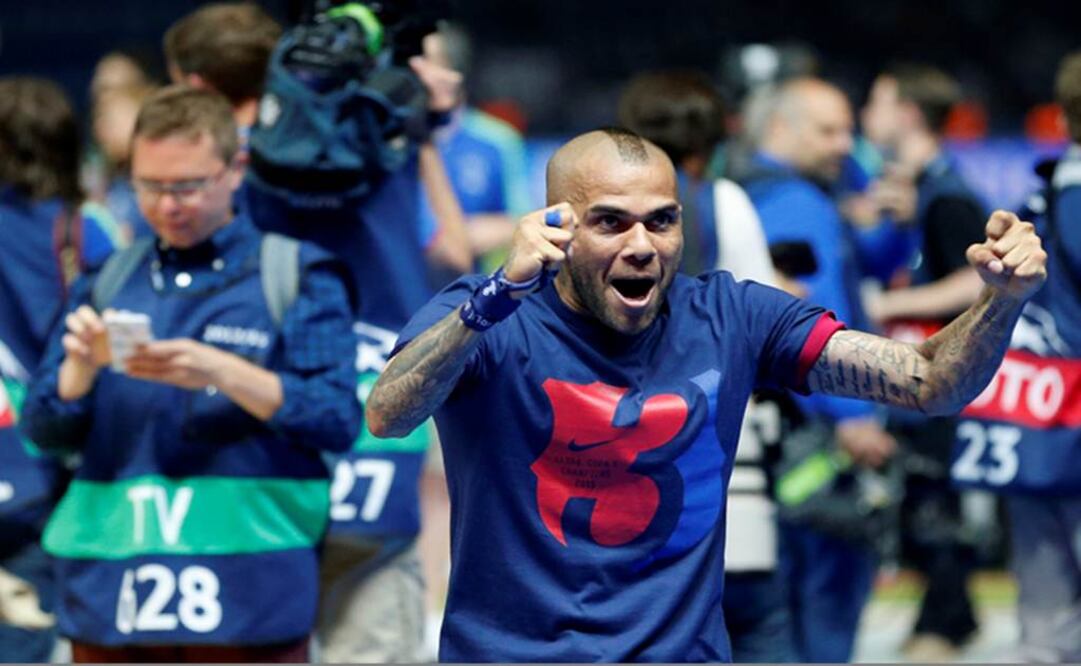 El brasileño festeja la obteción de la Champions. AP