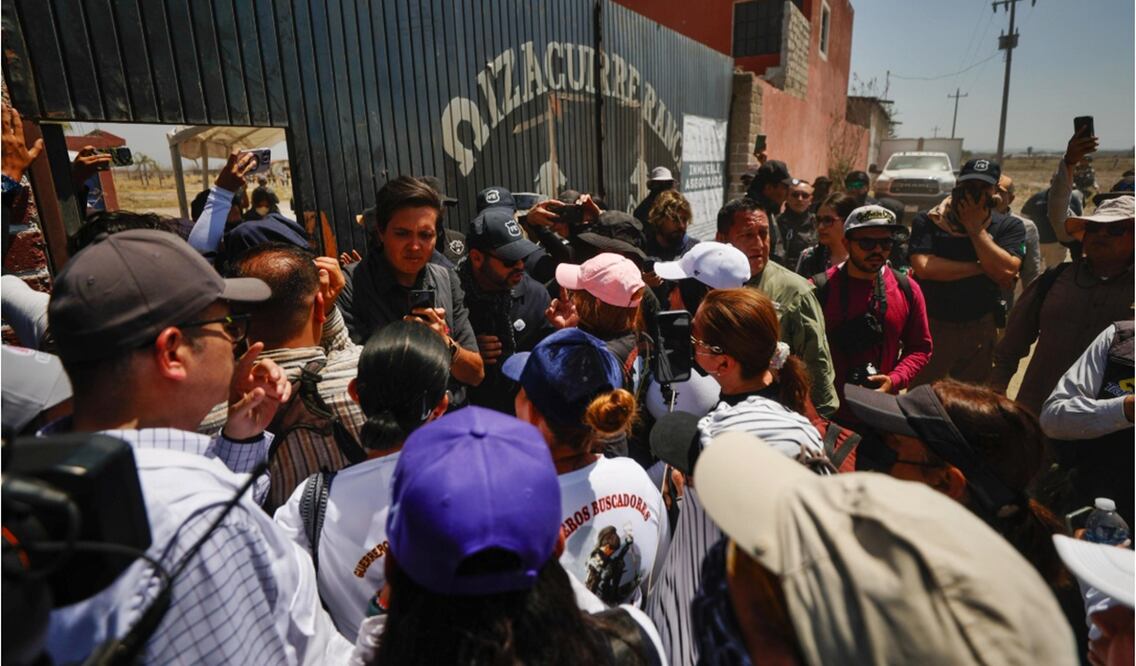 Madres buscadoras de diferentes estados del país recorrieron el rancho Izaguirre en Teuchitlán, Jalisco, el 20 de marzo de 2025. Foto: Diego Simón Sánchez/EL UNIVERSAL