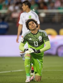 "La gente está en su derecho", dice Memo Ochoa sobre insultos