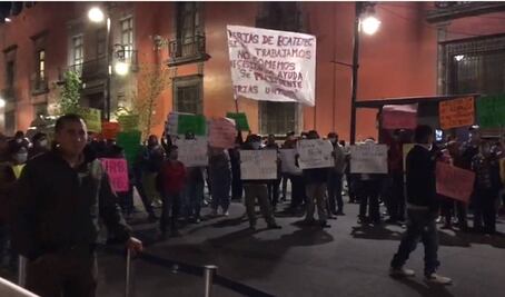 Transportistas y trabajadores de ferias exigen ayuda a AMLO