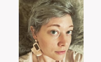 "Sobre aprender a diseccionar cerdos fetales"; el poema que marcó la carrera de Renée Nicole, mujer asesinada por ICE en Minneapolis