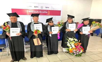  INEA entrega primeros cinco certificados de primaria a alumnos con discapacidad visual