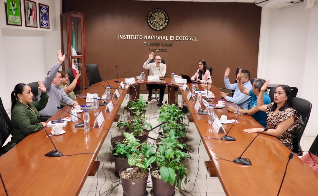 Sesión Permanente de Vigilancia para el Desarrollo de los Cómputos Municipales para la renovación de las 212 alcaldías. Foto: @INE_Veracruz