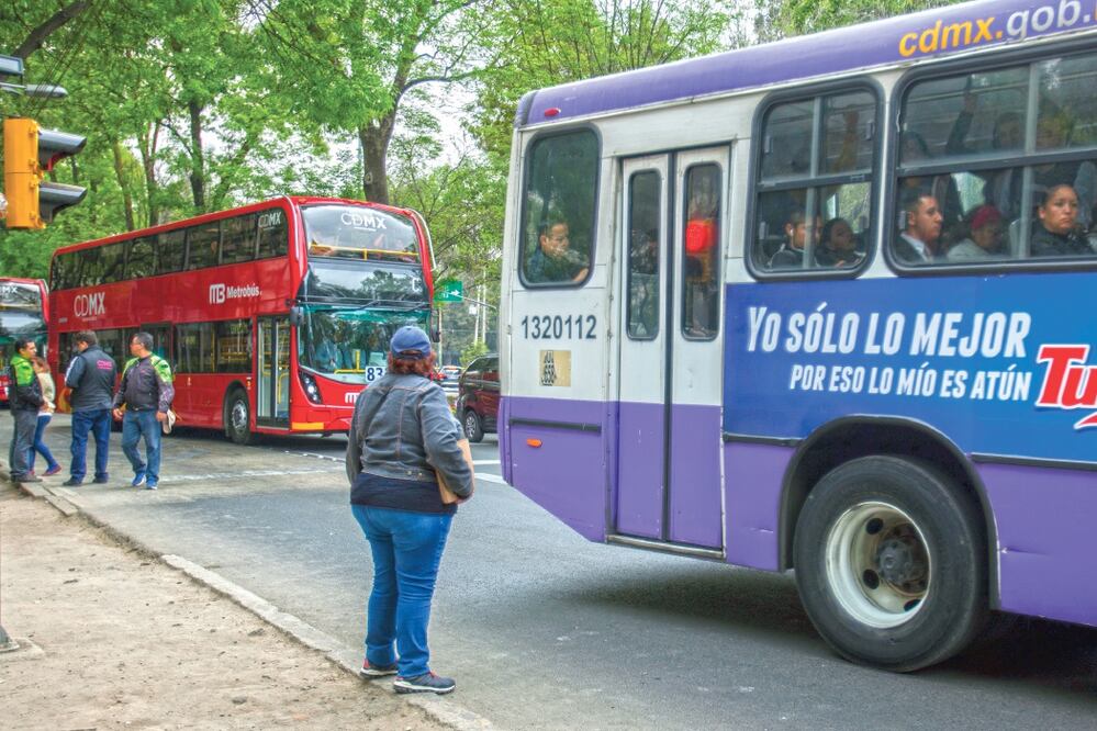 Uno de los retos de las ciudades es la movilidad, aseguró DINA. (ARCHIVO EL UNIVERSAL)