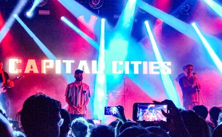 Capital Cities volvió a la CDMX con fiesta y mensaje político; los fans perdonaron la espera
