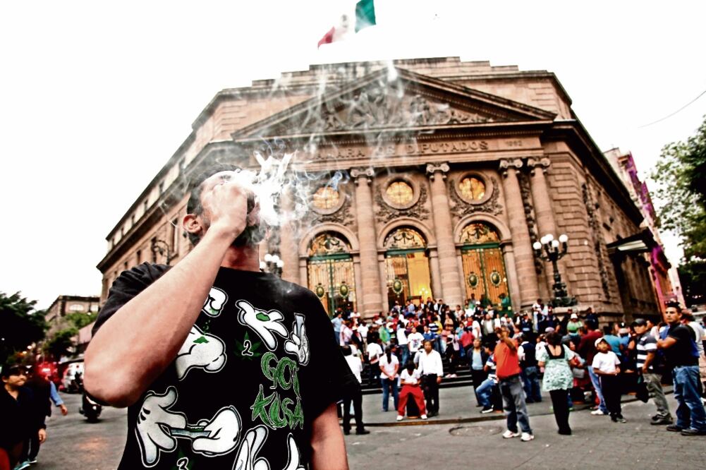 El 16 de diciembre, Miguel Ángel Mancera presentó una iniciativa para reformar la Ley General de Salud y con ello regular el uso médico de la marihuana (ARCHIVO. EL UNIVERSAL)