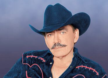Joan Sebastian, en exposición fotográfica en el aeropuerto