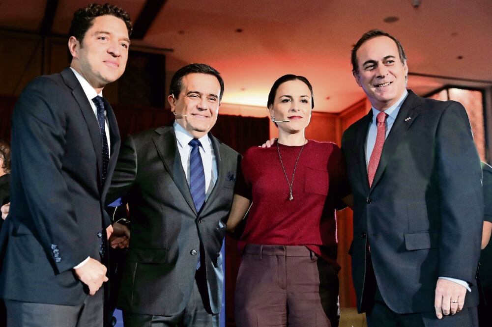 El empresario Alejandro Legorreta; Ildefonso Guajardo, titular de la SE; Alejandra Palacios, presidenta de Cofece, y Juan Pablo Castañón, presidente del CCE, en el foro (LUCÍA GODÍNEZ. EL UNIVERSAL)
