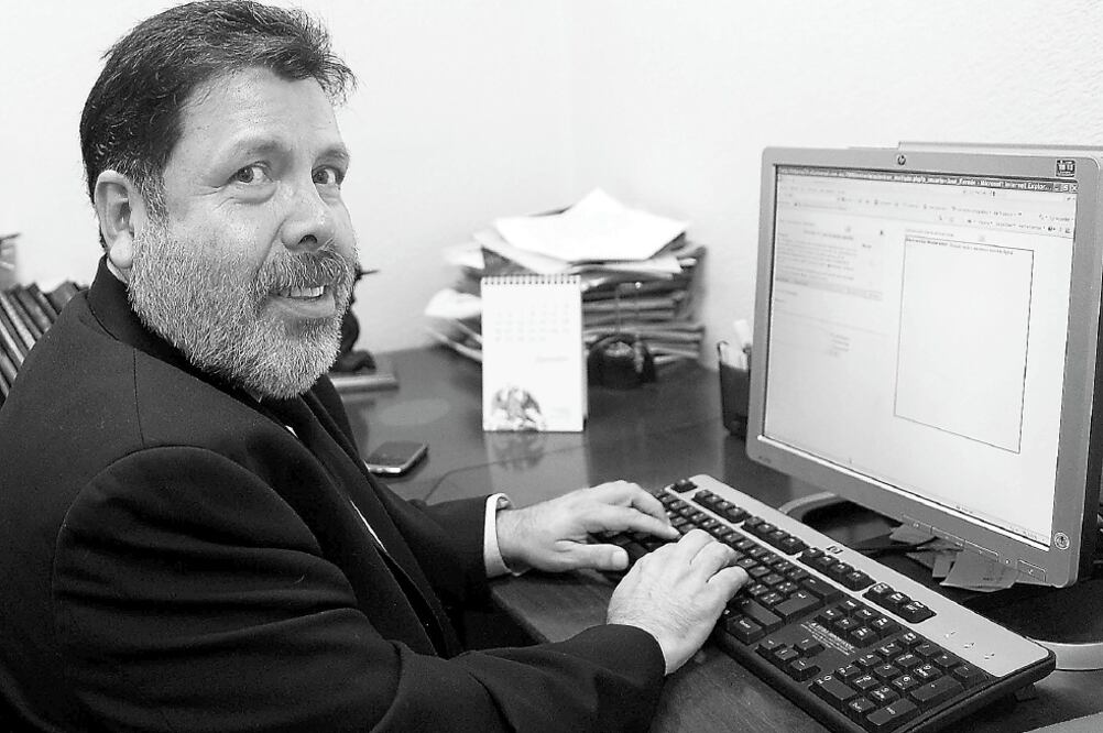 José Fernández Santillán, profesor residente de la Universidad de Baltimore, asegura que la aprobación de leyes nuevas y las reformas son resultado del acuerdo político “Pacto por México” (ARCHIVO. EL UNIVERSAL)