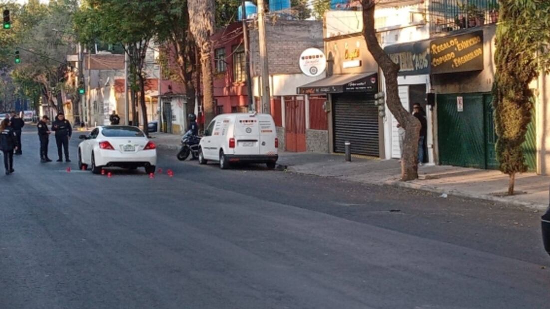 Atacan a balazos a dos sujetos sobre la avenida Ferrocarril Hidalgo en la GAM  