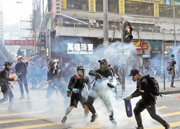 Continúan los violentos choques en Hong Kong