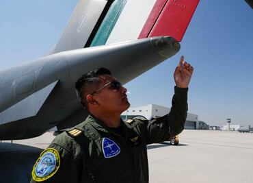 Esto son los peligros que enfrentan los pilotos de la Fuerza Aérea Mexicana para bombardear nubes