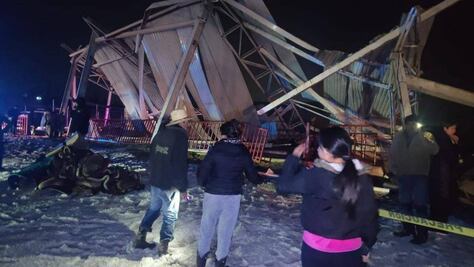 Lluvia y granizo provocan caída de techo del lienzo charro de San Pedro Huaquilpan, Hidalgo; 3 mujeres y un hombre resultan heridos