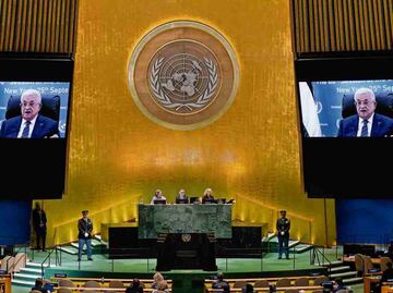 “No nos iremos”, dice Abbas; denuncia a Hamas y el antisemitismo