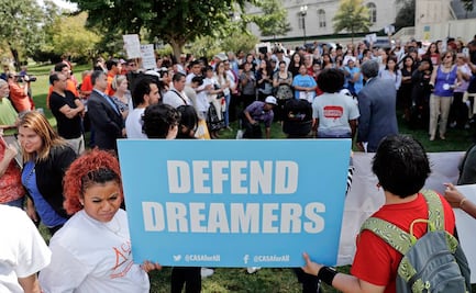 Juez detiene implementación de nuevas solicitudes del DACA en 9 estados de EU
