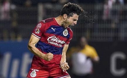 El exótico baile del "Pollo" Briseño en el entrenamiento de Chivas