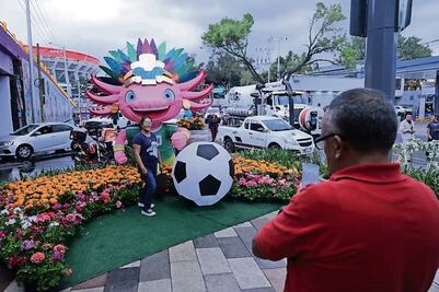 Mexicanos y extranjeros arman la fiesta un día antes