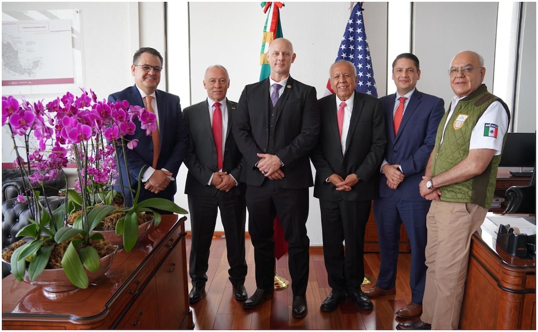 La reunión se efectuó en la sede del INM y acudieron el Jefe de la Patrulla Fronteriza de Estados Unidos, Jason Owens y el comisionado del INM, Francisco Garduño Yáñez, con sus respectivos equipos. Foto: Especial