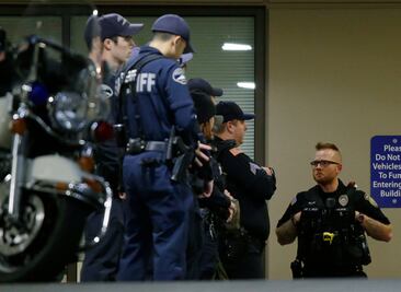 Detienen a hombre que retuvo a personas en banco de Florida