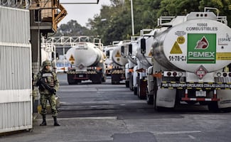 Pemex capacita a mil 361 elementos para combatir huachicol; refuerza inspección de autotanques 