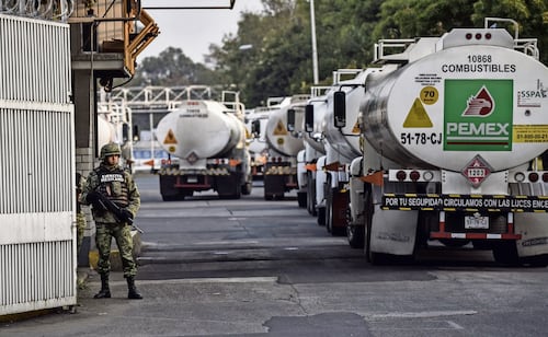 Ganancias de Pemex bajan 70% en segundo trimestre; caída ocurre pese a más proceso de crudo en refinerías