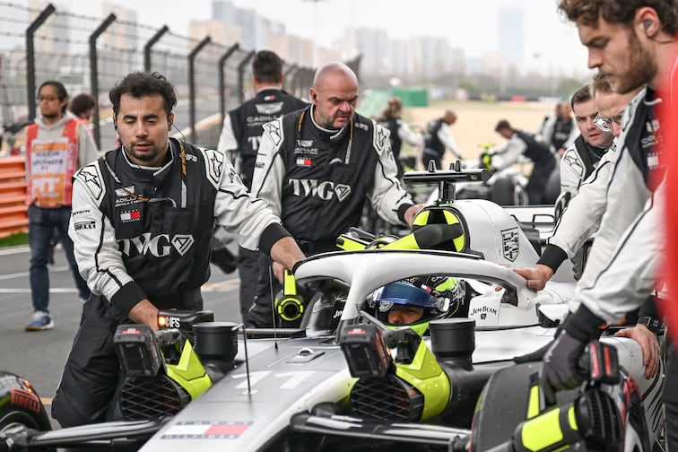 Sergio "Checo" Pérez con Cadillac, durante el Gran Premio de China - Foto: AFP