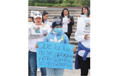 Protestan contra falta de medicamentos para cáncer en Nuevo León