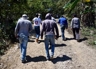 Tras irrupción de autodefensas, regresan 53 desplazados a Pantelhó
