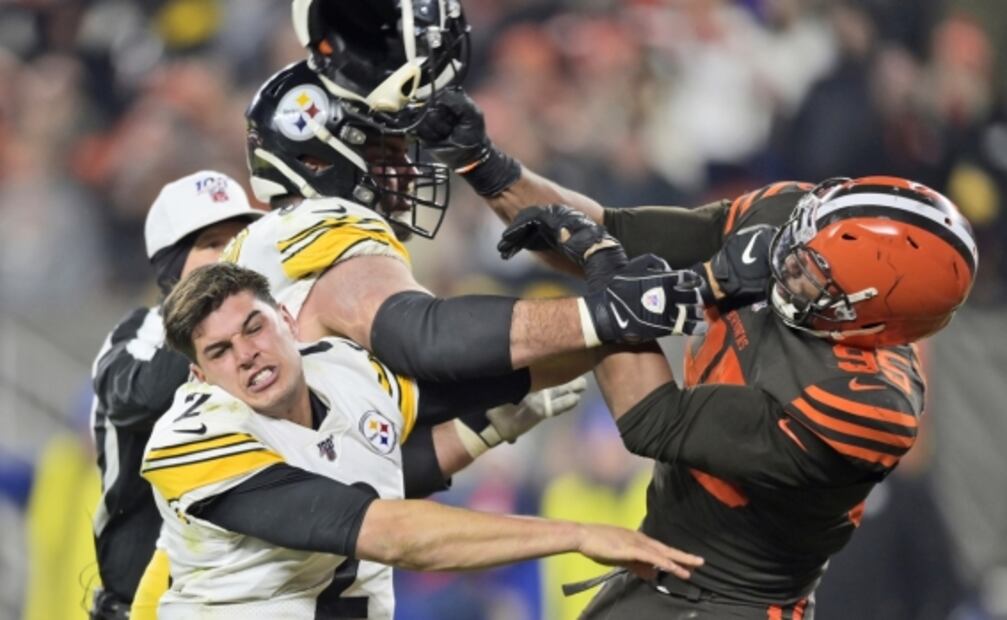 Jugador de los Browns, fuera indefinidamente tras trifulca ante Steelers