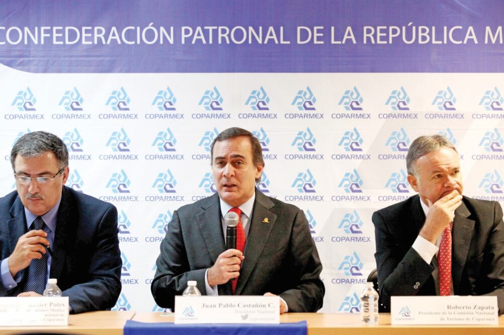 Juan Pablo Castañón (der.), presidente nacional de la Coparmex, y Javier Pote s, vicepresidente de turismo médico, anunciaron el Congreso de Turismo Médico (VALENTE ROSAS. EL UNIVERSAL)