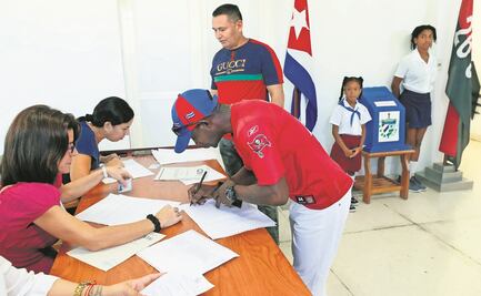 Cubanos votan en comicios municipales