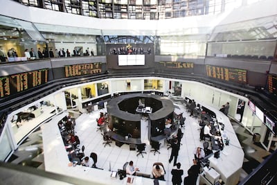 Peso, bolsa y petróleo cierran primer semestre con ganancias