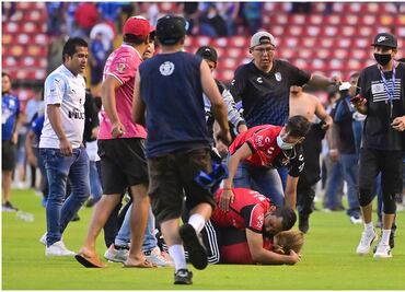 Destituyen a dos servidores públicos por su responsabilidad en la riña de Querétaro-Atlas